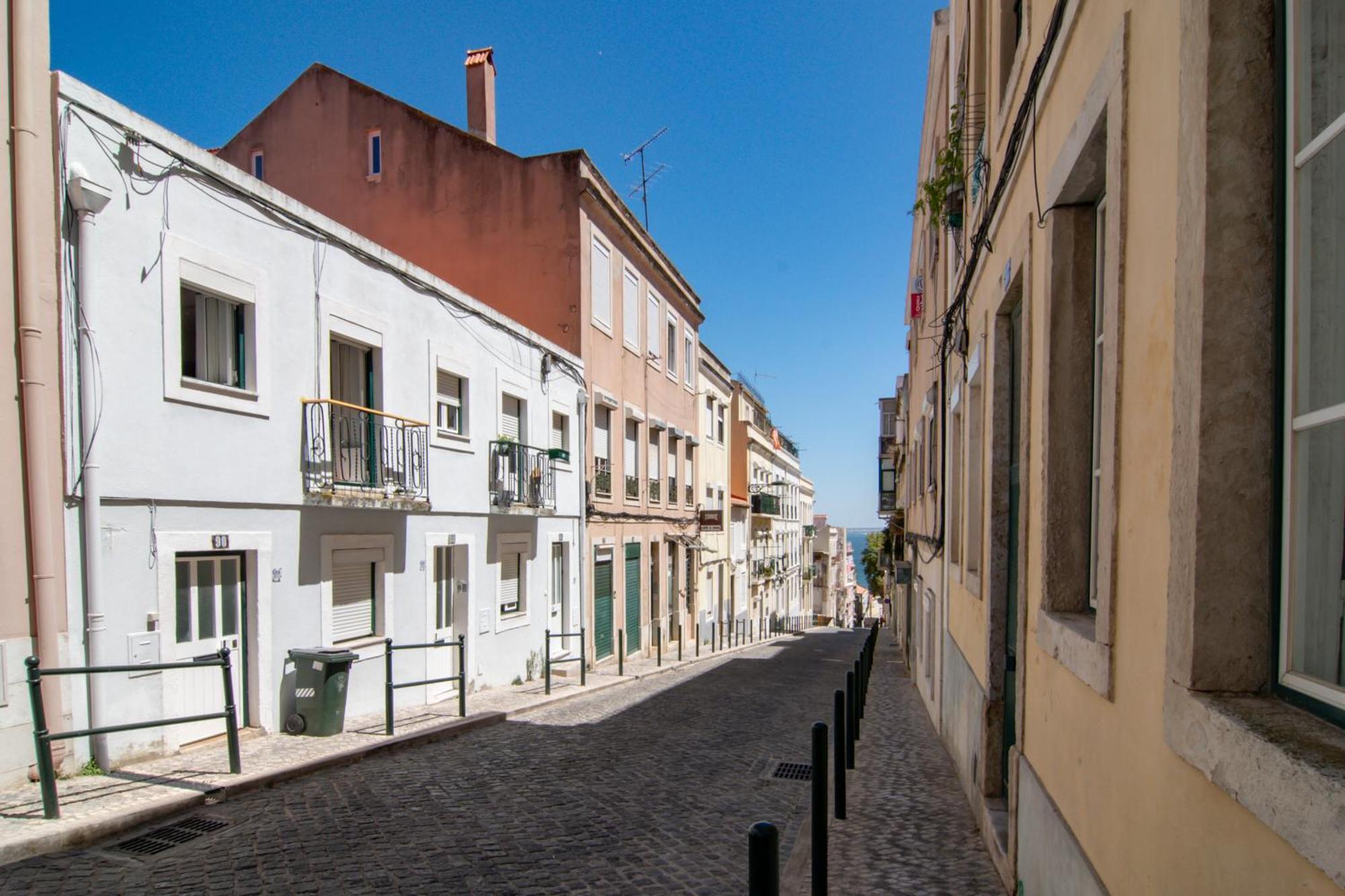 Charming & Peaceful Family Flat Apartment Lisbon Bagian luar foto